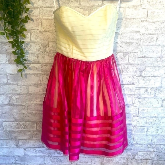 Betsey Johnson Dresses & Skirts - BETSEY JOHNSON Teen Vogue Strapless Cupcake Pink Dress‎
